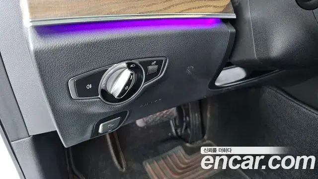 Mercedes-Benz E-Class 2020 — Photo 6/34