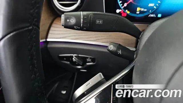 Mercedes-Benz E-Class 2020 — Photo 32/34