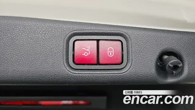 Mercedes-Benz E-Class 2020 — Photo 17/34