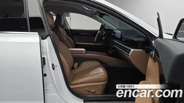 Hyundai Grandeur Hybrid 2023 — Photo 9/30