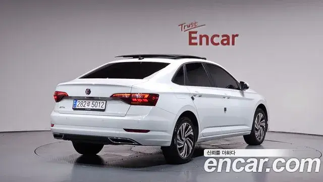 Volkswagen Jetta 2021 — Şəkil 33/36