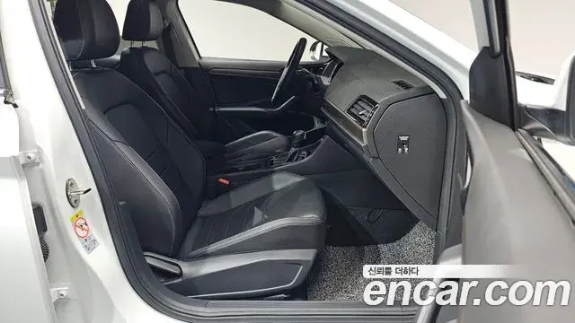 Volkswagen Jetta 2021 — Şəkil 27/36