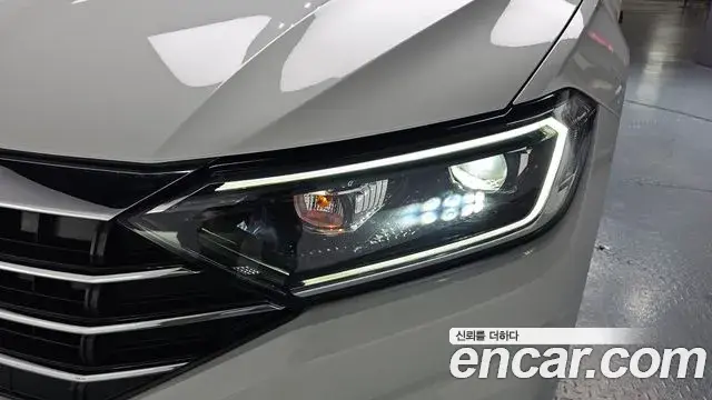 Volkswagen Jetta 2021 — Şəkil 16/36