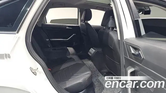 Volkswagen Jetta 2021 — Şəkil 23/36