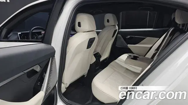 BMW 5 Series 2025 — Şəkil 9/37