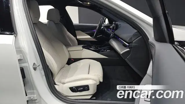 BMW 5 Series 2025 — Şəkil 12/37