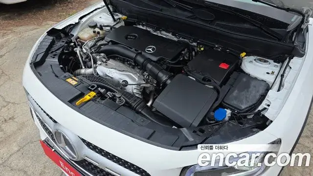 Mercedes-Benz GLB-Class 2021 — Фото 6/20