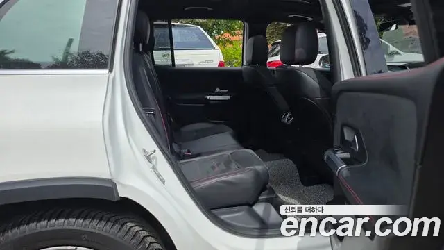 Mercedes-Benz GLB-Class 2021 — Фото 11/20