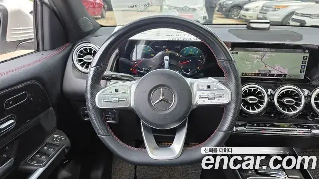 Mercedes-Benz GLB-Class 2021 — Фото 14/20