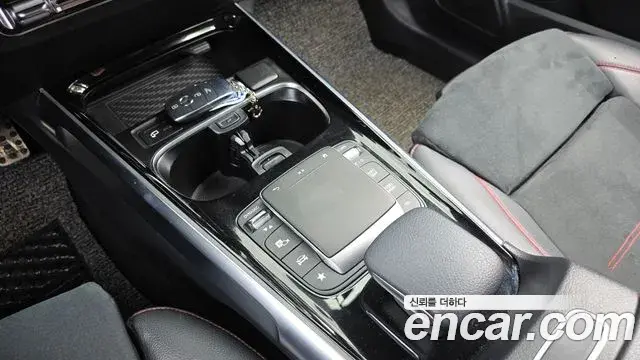 Mercedes-Benz GLB-Class 2021 — Фото 18/20