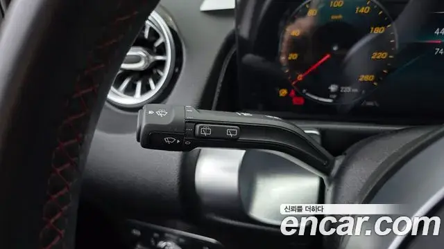 Mercedes-Benz GLB-Class 2021 — ფოტო 28/30