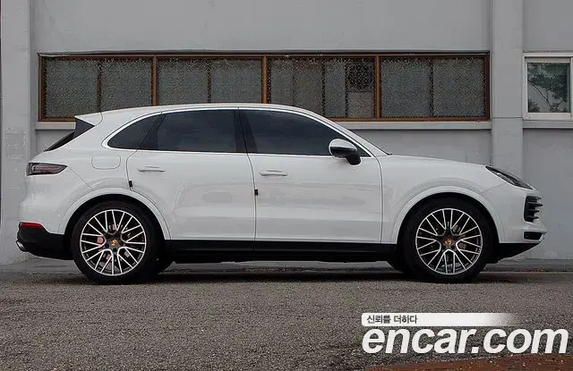 Porsche Cayenne 2023 — ფოტო 3/20