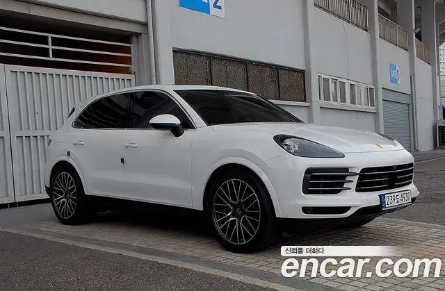 Porsche Cayenne 2023 — ფოტო 4/20