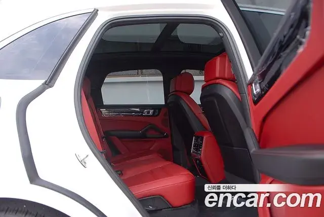 Porsche Cayenne 2023 — ფოტო 15/20