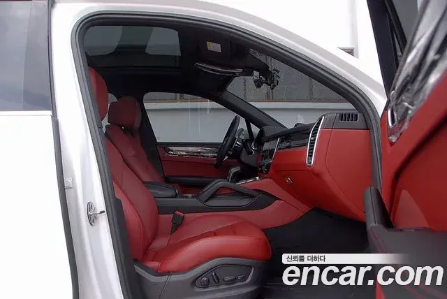 Porsche Cayenne 2023 — ფოტო 19/20