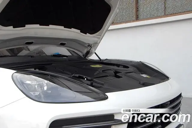 Porsche Cayenne 2023 — ფოტო 6/20