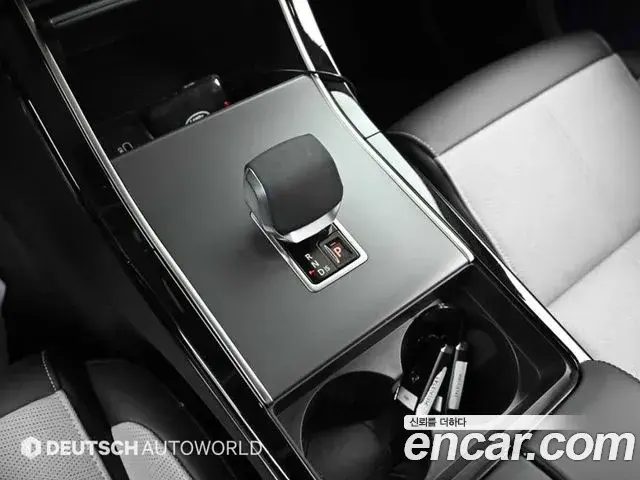 Land Rover Range Rover Velar 2025 — Photo 18/20