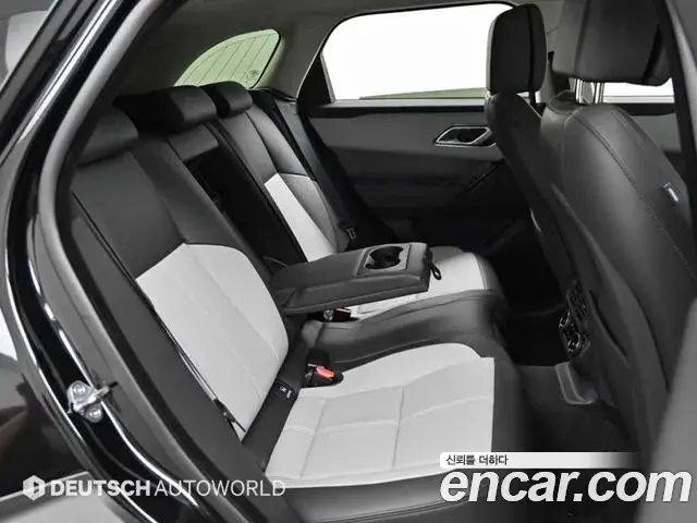Land Rover Range Rover Velar 2025 — Photo 8/20