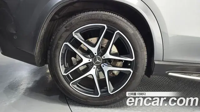 Mercedes-Benz GLE-Class 2023 — Photo 13/20