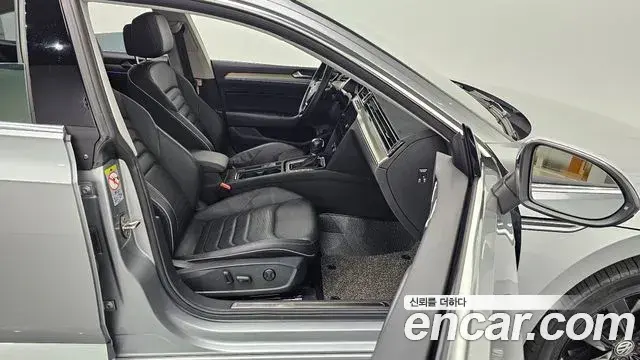 Volkswagen Arteon 2019 — Şəkil 18/20