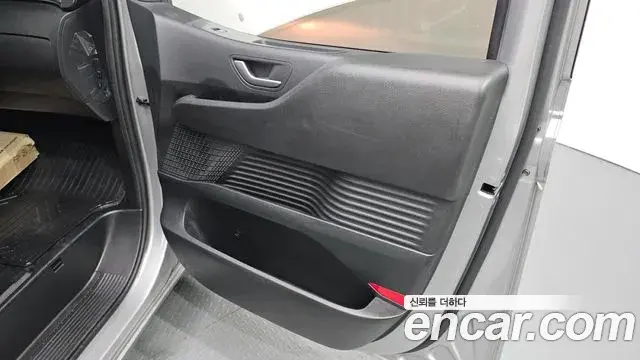 Hyundai Staria 2021 — Photo 5/31