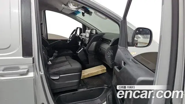 Hyundai Staria 2021 — Photo 16/31