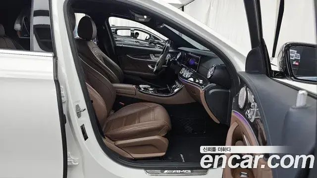 Mercedes-Benz E-Class 2018 — Фото 11/20