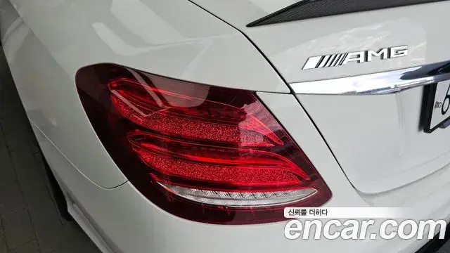 Mercedes-Benz E-Class 2018 — ფოტო 17/32