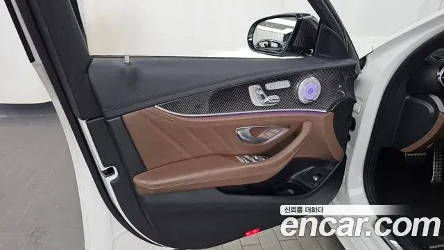 Mercedes-Benz E-Class 2018 — ფოტო 8/32