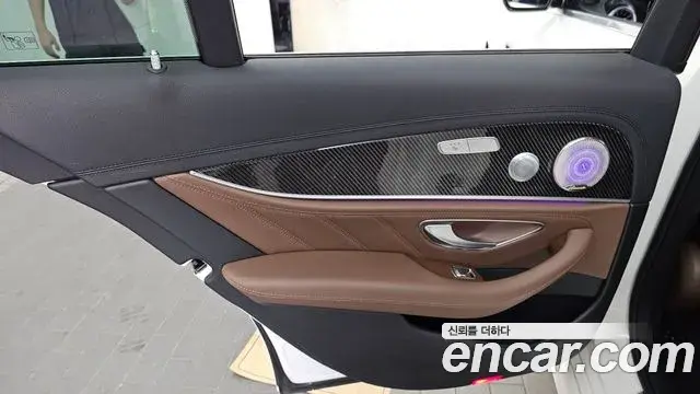 Mercedes-Benz E-Class 2018 — ფოტო 21/32