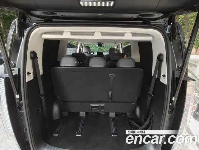 Hyundai Staria 2023 — Photo 5/7