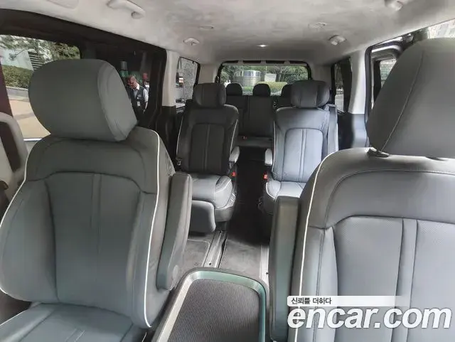 Hyundai Staria 2023 — Photo 4/7