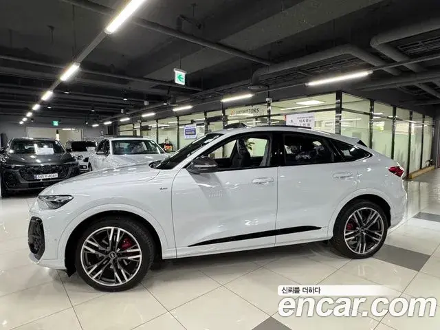 Audi Q5 2025 — Фото 1/15