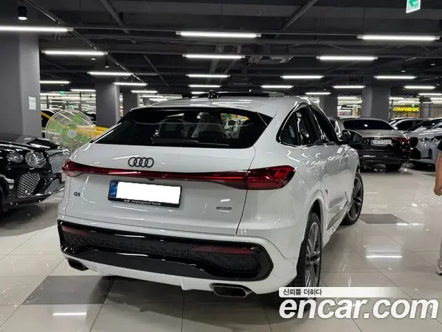 Audi Q5 2025 — Фото 2/15