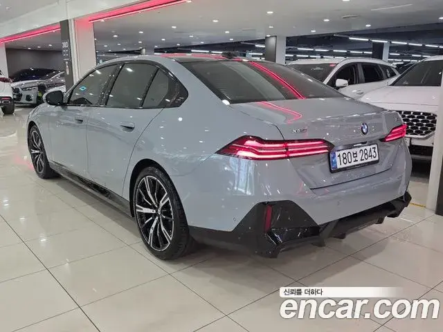 BMW 5 Series 2025 — Photo 14/17
