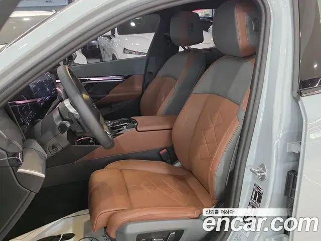 BMW 5 Series 2025 — Photo 16/17
