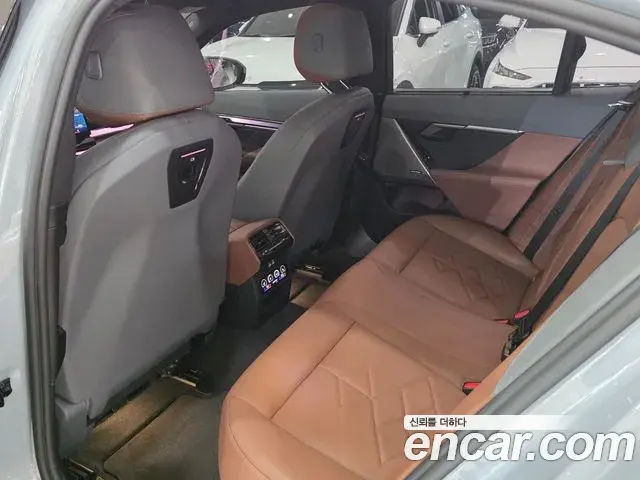BMW 5 Series 2025 — Photo 12/17