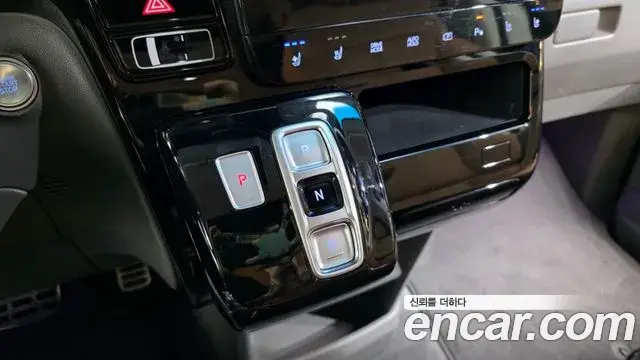 Hyundai Staria 2024 — ფოტო 8/38