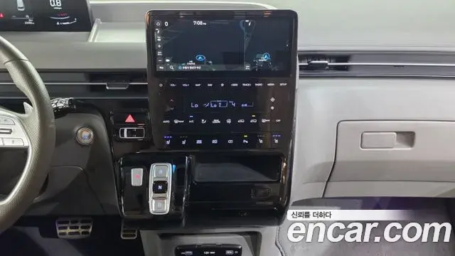 Hyundai Staria 2024 — ფოტო 9/38
