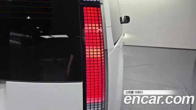 Hyundai Staria 2024 — ფოტო 24/38