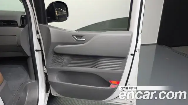 Hyundai Staria 2024 — ფოტო 14/38