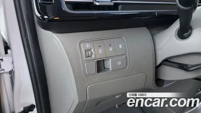 Hyundai Staria 2024 — ფოტო 17/38
