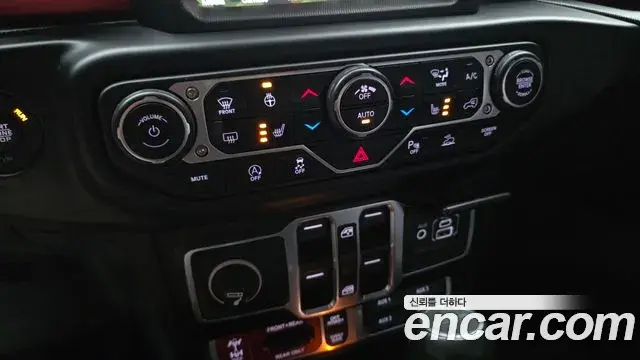 Jeep Gladiator 2022 — Şəkil 11/30