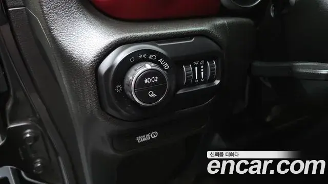 Jeep Gladiator 2022 — Şəkil 28/30
