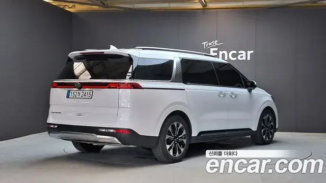 Kia Carnival 2021 — Photo 23/34
