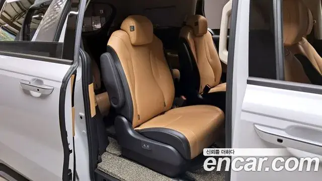 Kia Carnival 2021 — Photo 29/34