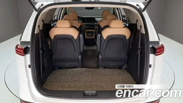 Kia Carnival 2021 — Photo 17/34