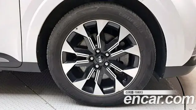 Kia Carnival 2021 — Photo 14/34