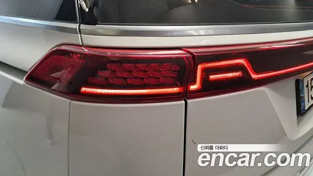 Kia Carnival 2021 — Photo 30/34