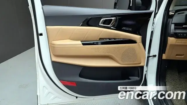 Kia Carnival 2021 — Photo 21/34